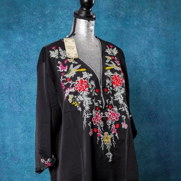 NWT KOMILI | Black Embroidered Tab-Sleeve V-Neck Swing Top - Large - Picture 7 of 9